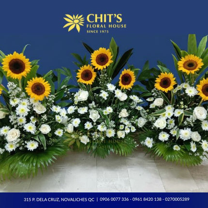 golden-devotion-funeral-flower-arrangement_chitsfloralhouse