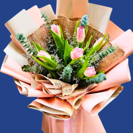 Sophisticated tulip bouquet for gifting